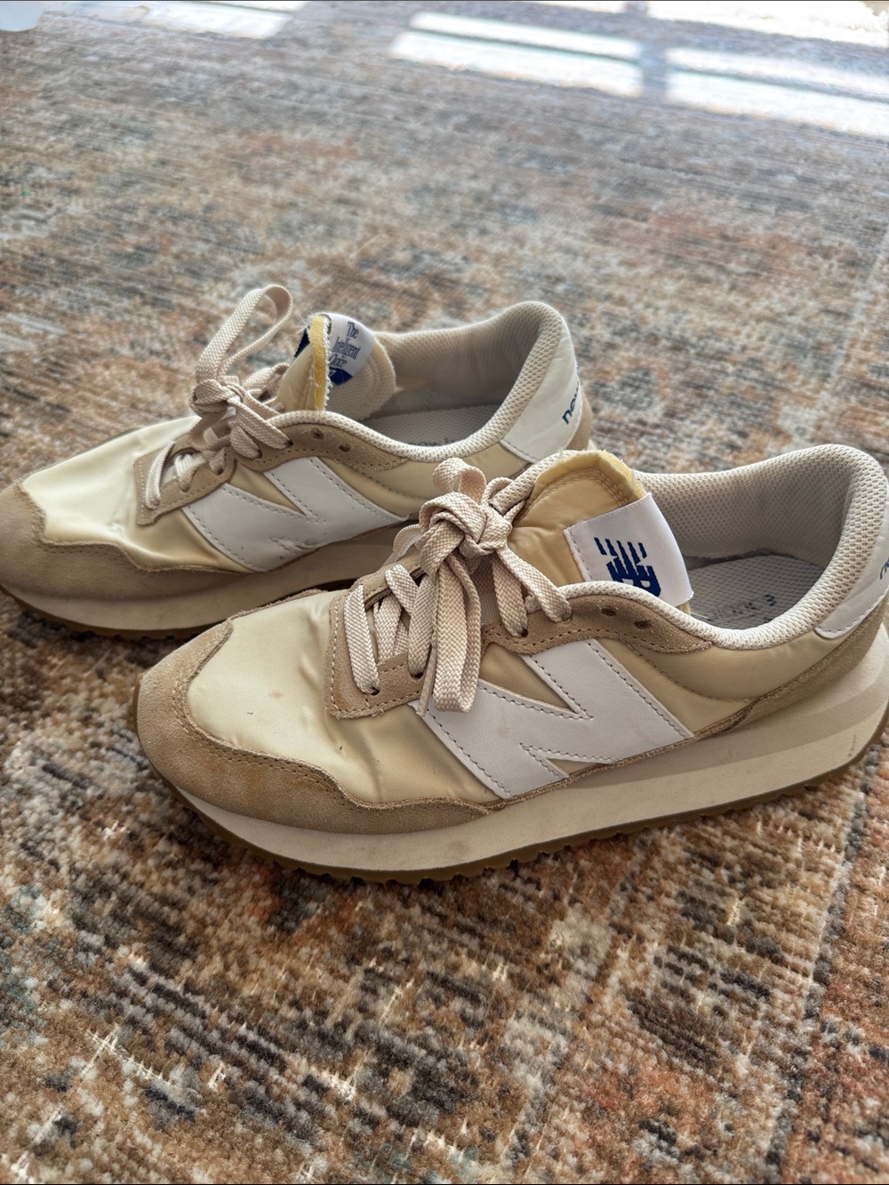 New Balance 237 Sneakers Women’s 7.5 Beige Cream Retro Running Shoe - Picture 3 of 6